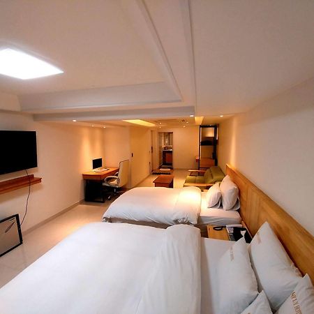 I.Y Hotel Suwon Exterior foto