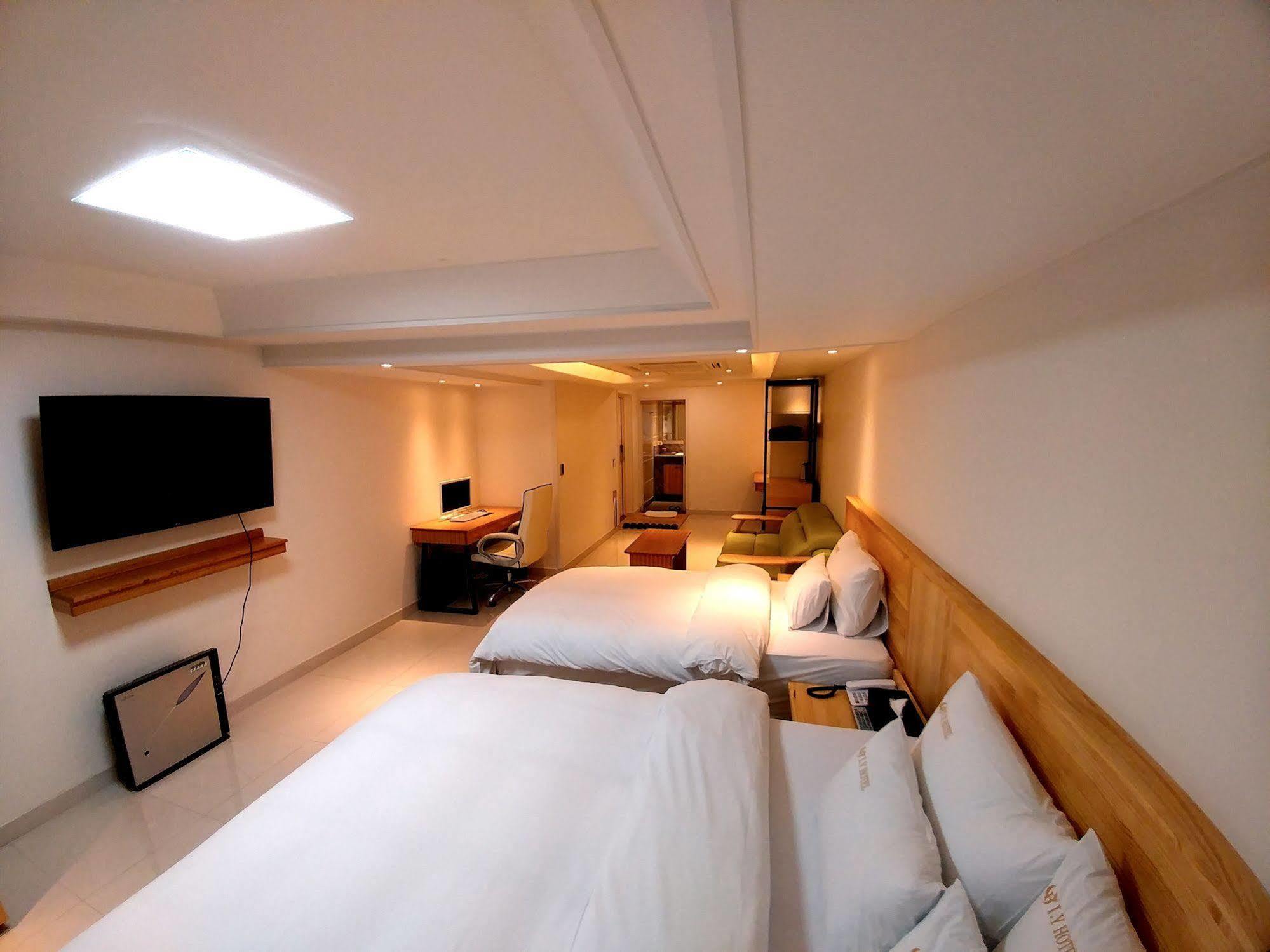 I.Y Hotel Suwon Exterior foto