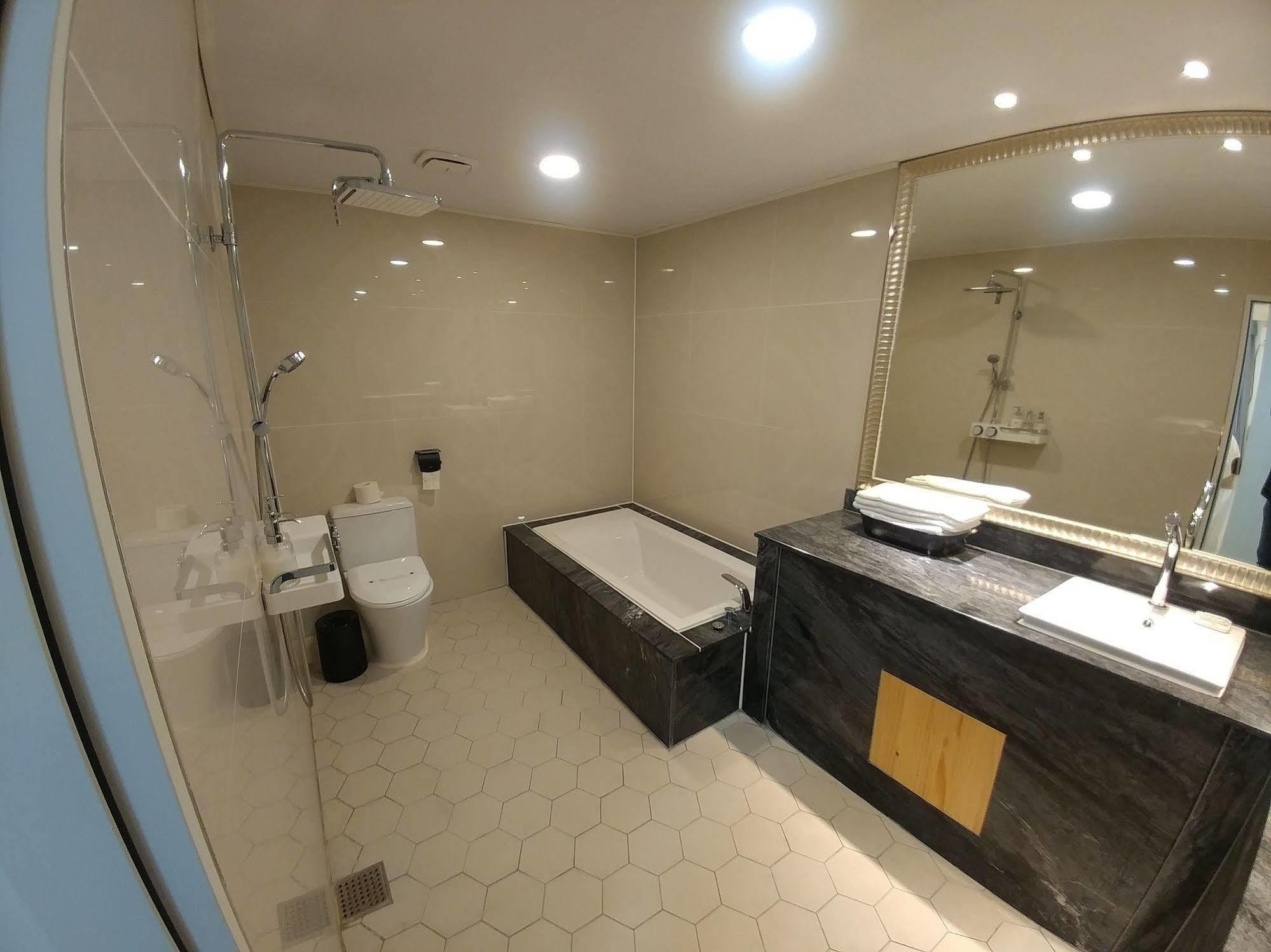 I.Y Hotel Suwon Exterior foto