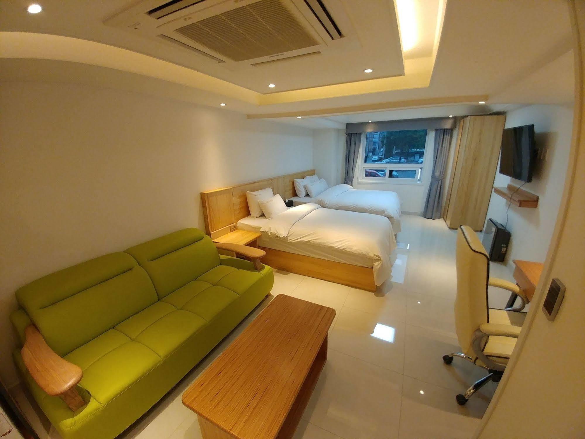I.Y Hotel Suwon Exterior foto