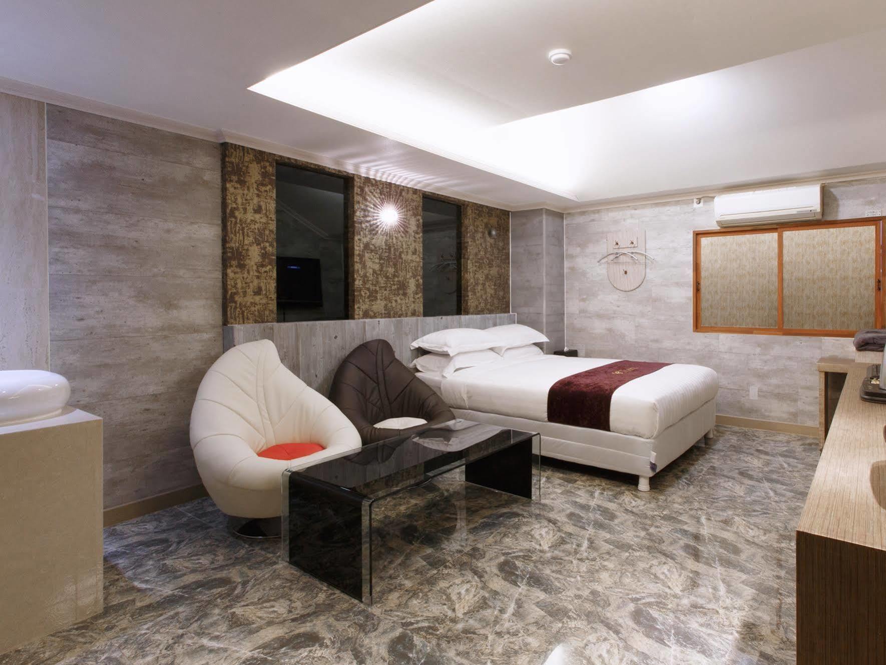 I.Y Hotel Suwon Exterior foto