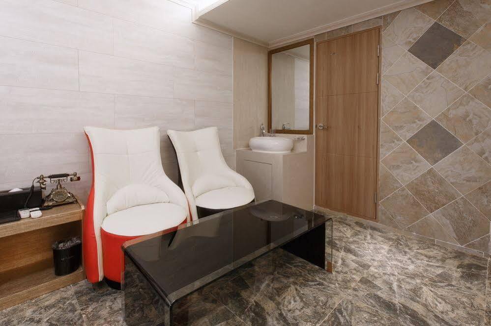 I.Y Hotel Suwon Exterior foto